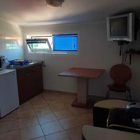 In I Apartament Vir